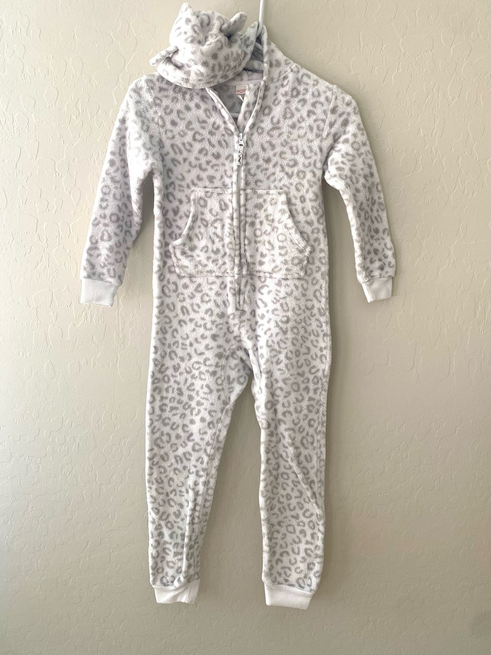 Cat & Jack Girls S 6 7 Leopard Fleece Onesie Hooded Pajamas 3D Ears White Grey